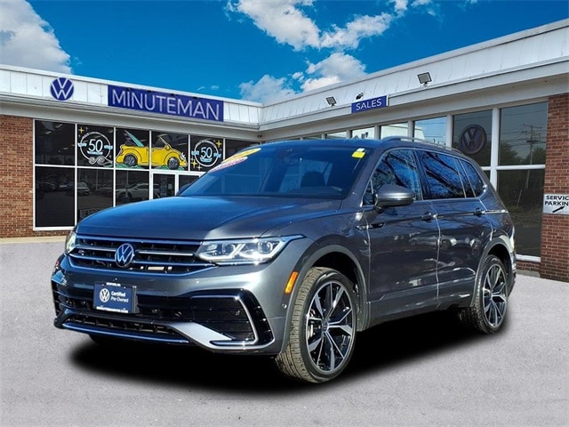 2022 Volkswagen Tiguan SEL R-LINE's photo