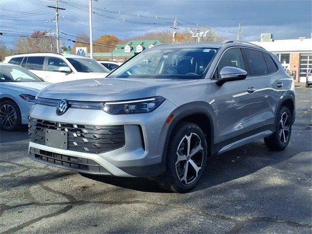 2026 Volkswagen Tiguan SE's photo