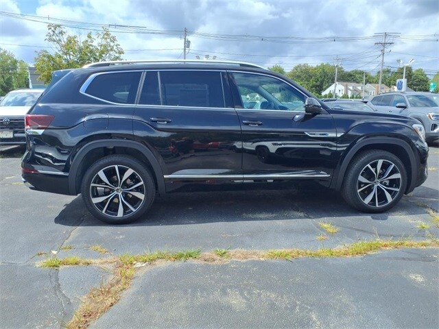 2026 Volkswagen Atlas SEL Premium R-Line photo 2