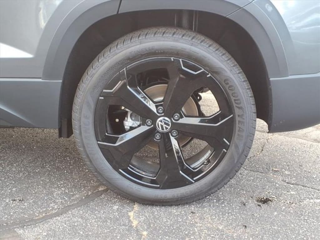 New 2026 Volkswagen Taos 1.5T SEL SUV