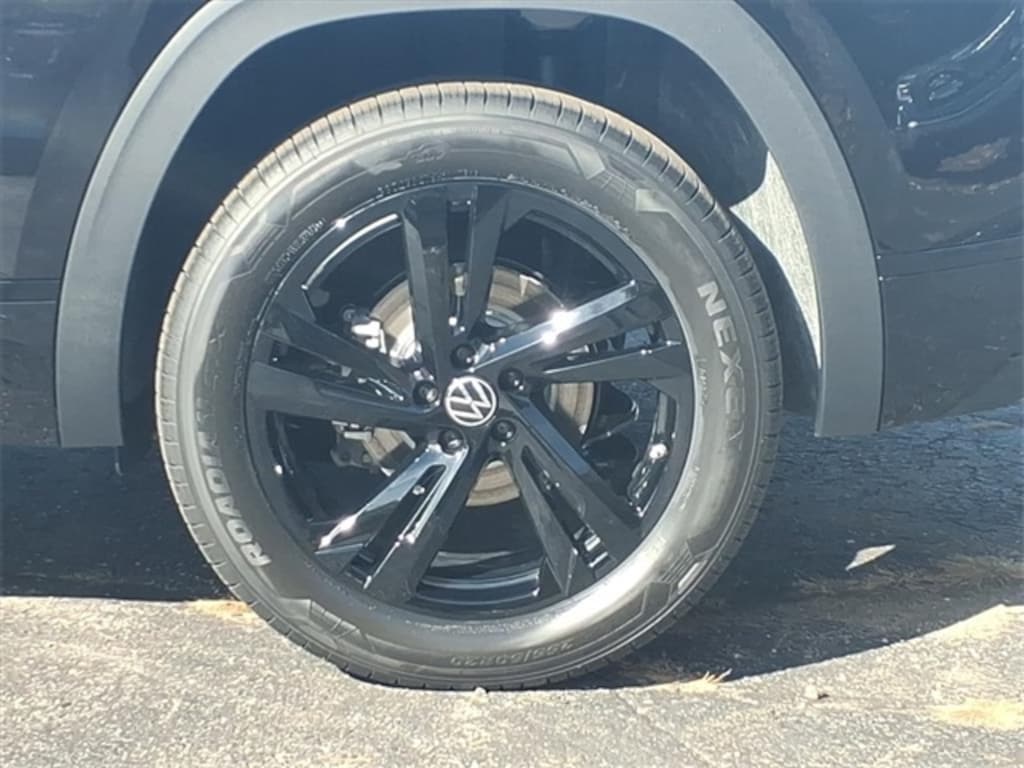 New 2026 Volkswagen Atlas Cross Sport 2.0T SEL R-Line Black SUV