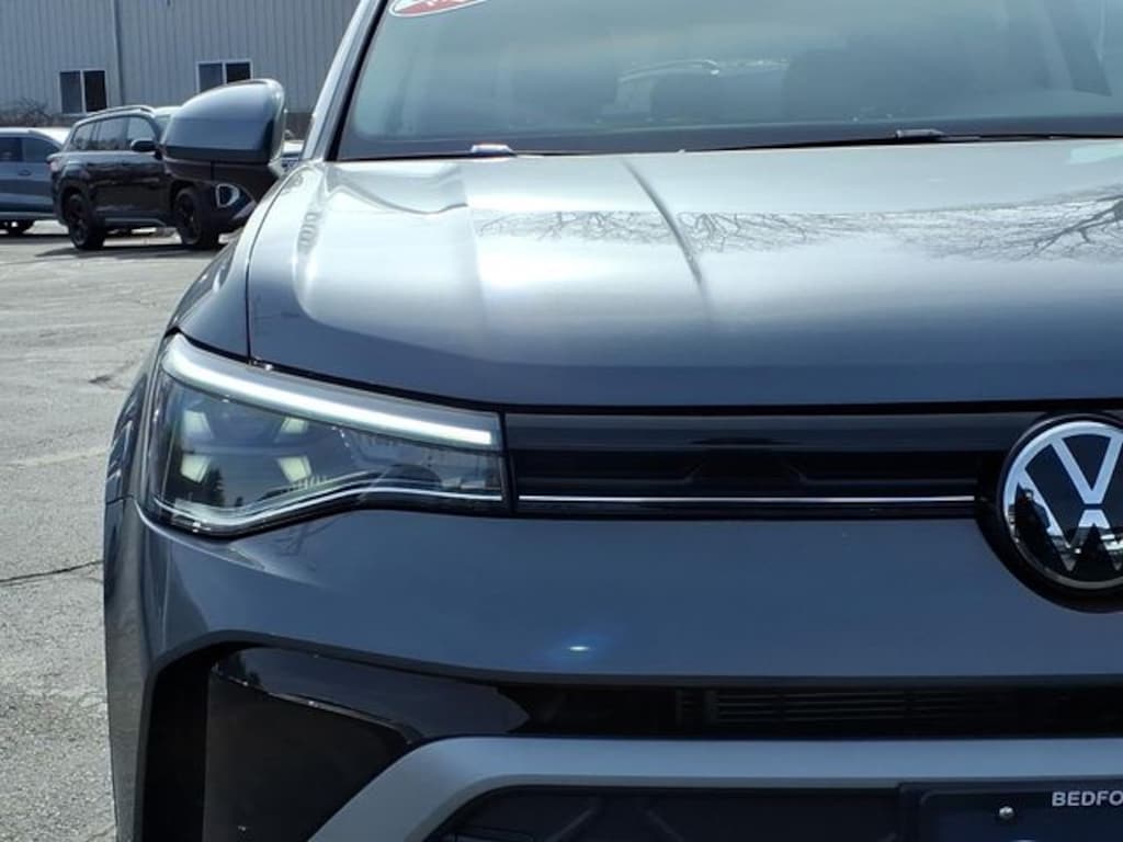 Certified 2025 Volkswagen Taos 1.5T SE SUV