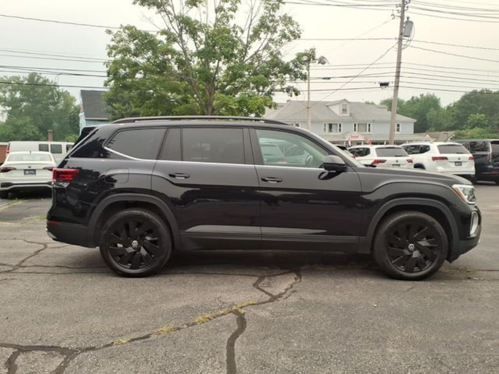 Used 2025 Volkswagen Atlas 2.0T SE w/Technology SUV