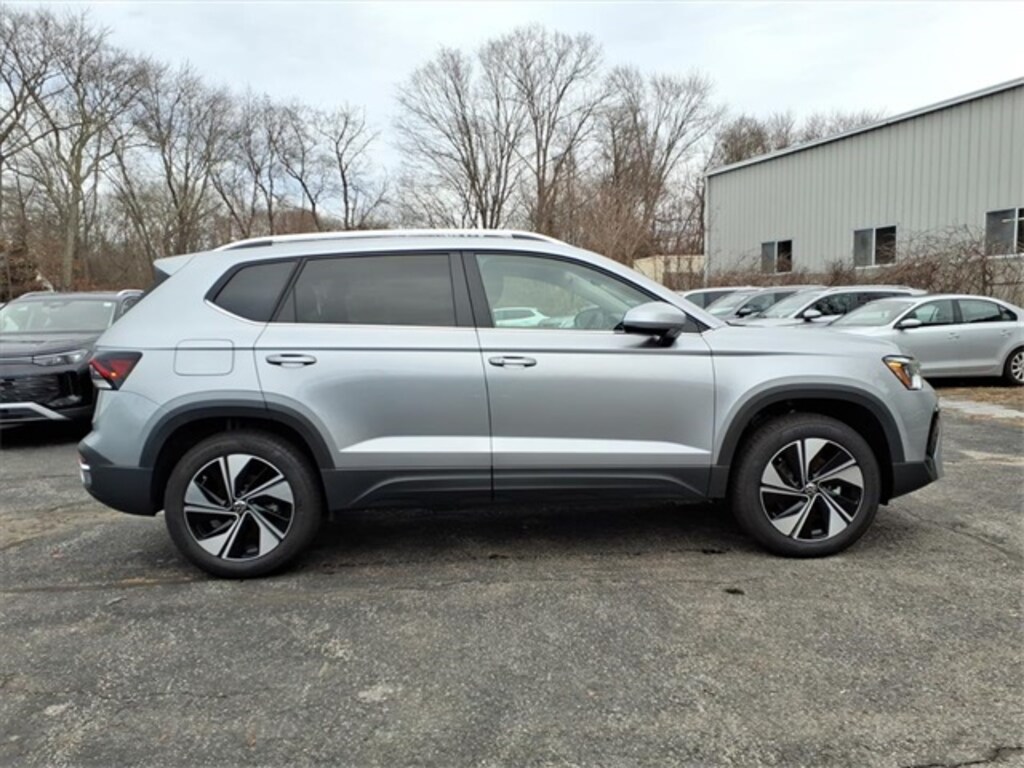 New 2026 Volkswagen Taos 1.5T SE SUV