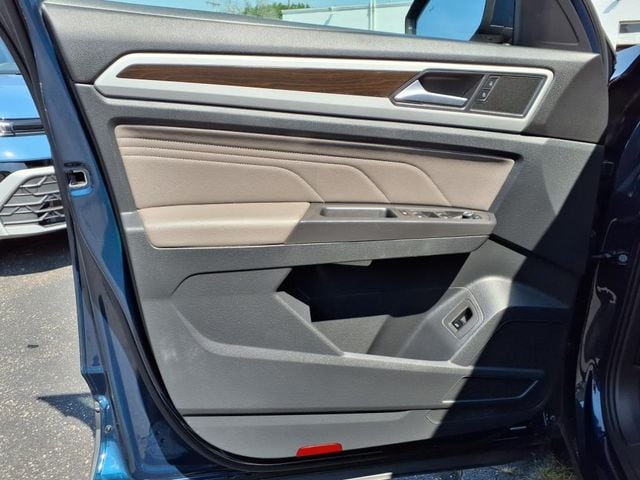 2023 Volkswagen Atlas SE w/Tech - Photo 18