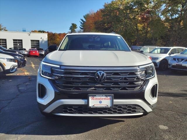 2024 Volkswagen Atlas Peak Edition SEL photo 2
