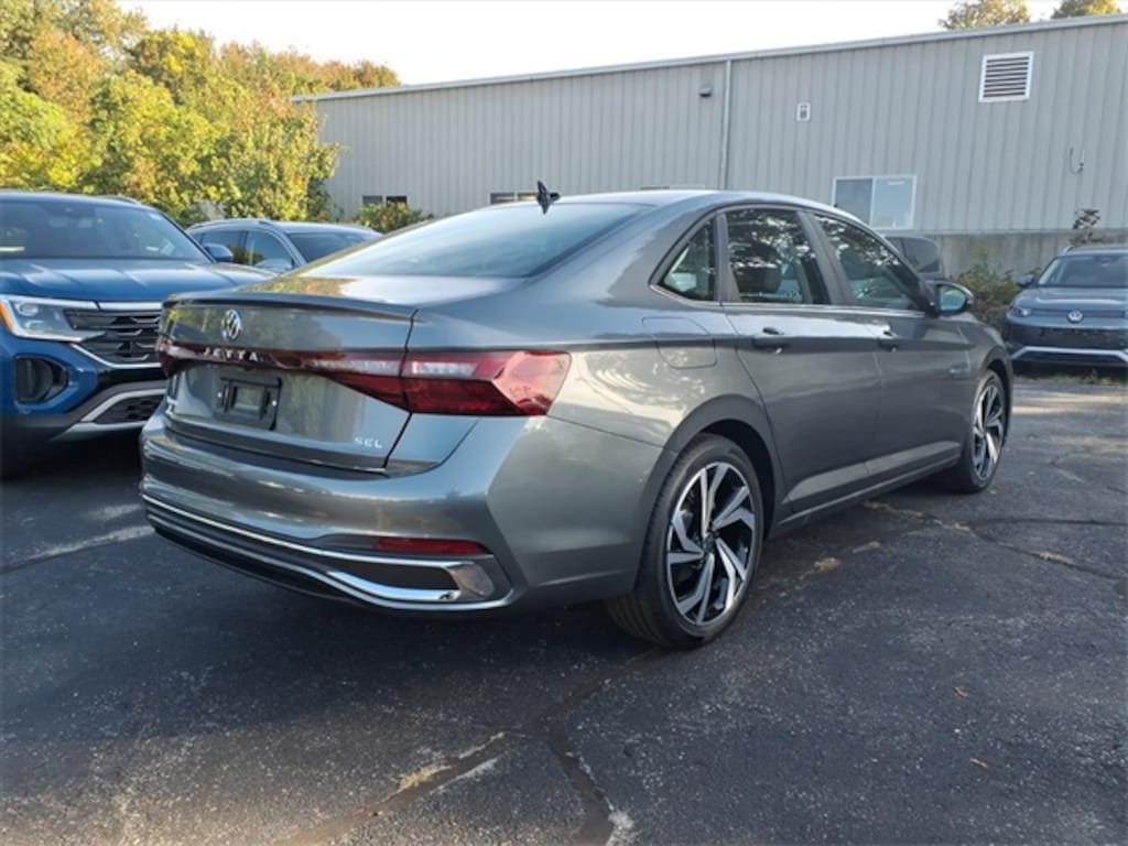 New 2025 Volkswagen Jetta 1.5T SEL Sedan