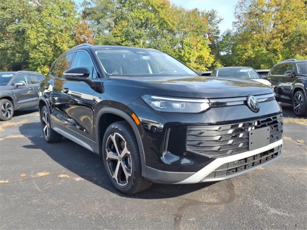 New 2025 Volkswagen Tiguan 2.0T SE SUV