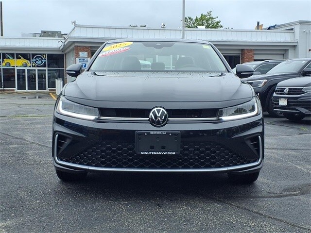 2025 Volkswagen Jetta 1.5T SEL photo 2