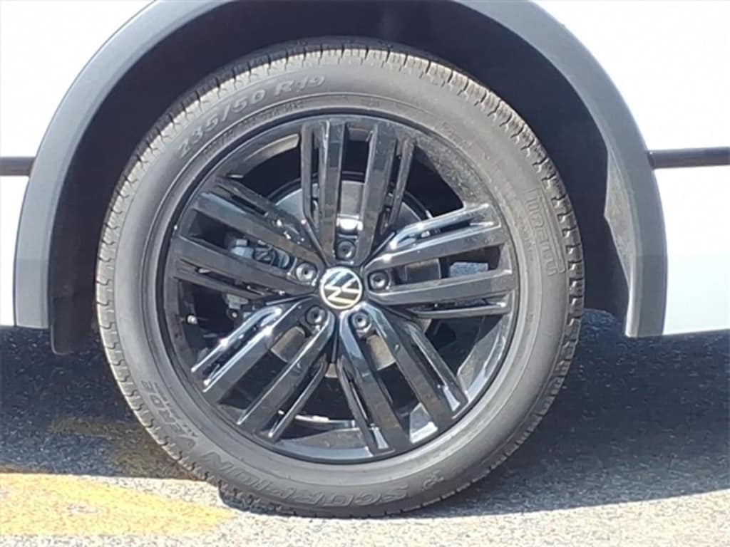 Certified 2022 Volkswagen Tiguan 2.0T SE R-Line Black SUV