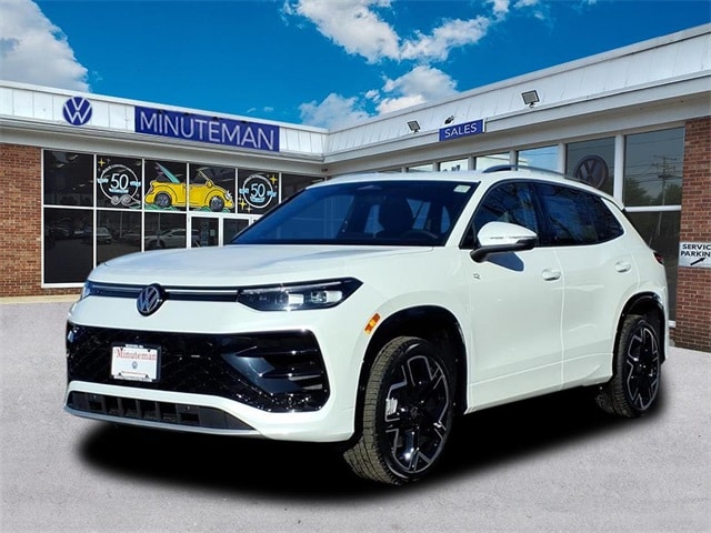 2026 Volkswagen Tiguan SEL R-LINE TURBO's photo