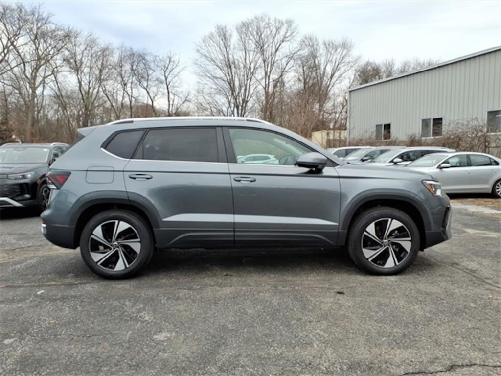 New 2026 Volkswagen Taos 1.5T SE SUV