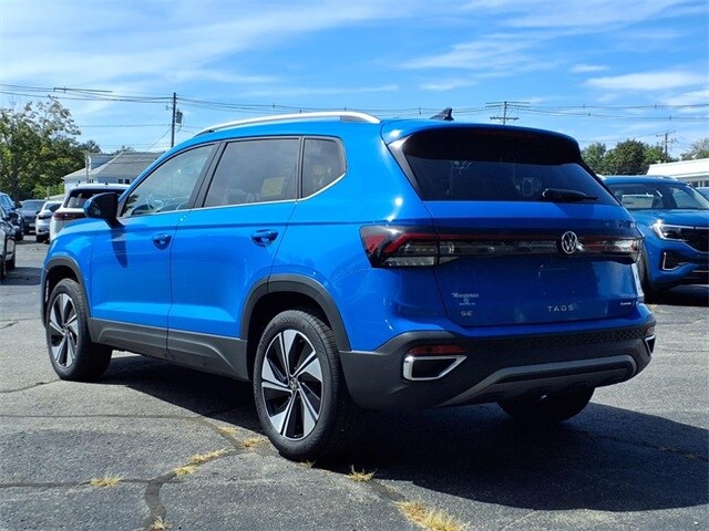 2025 Volkswagen Taos SE photo 4
