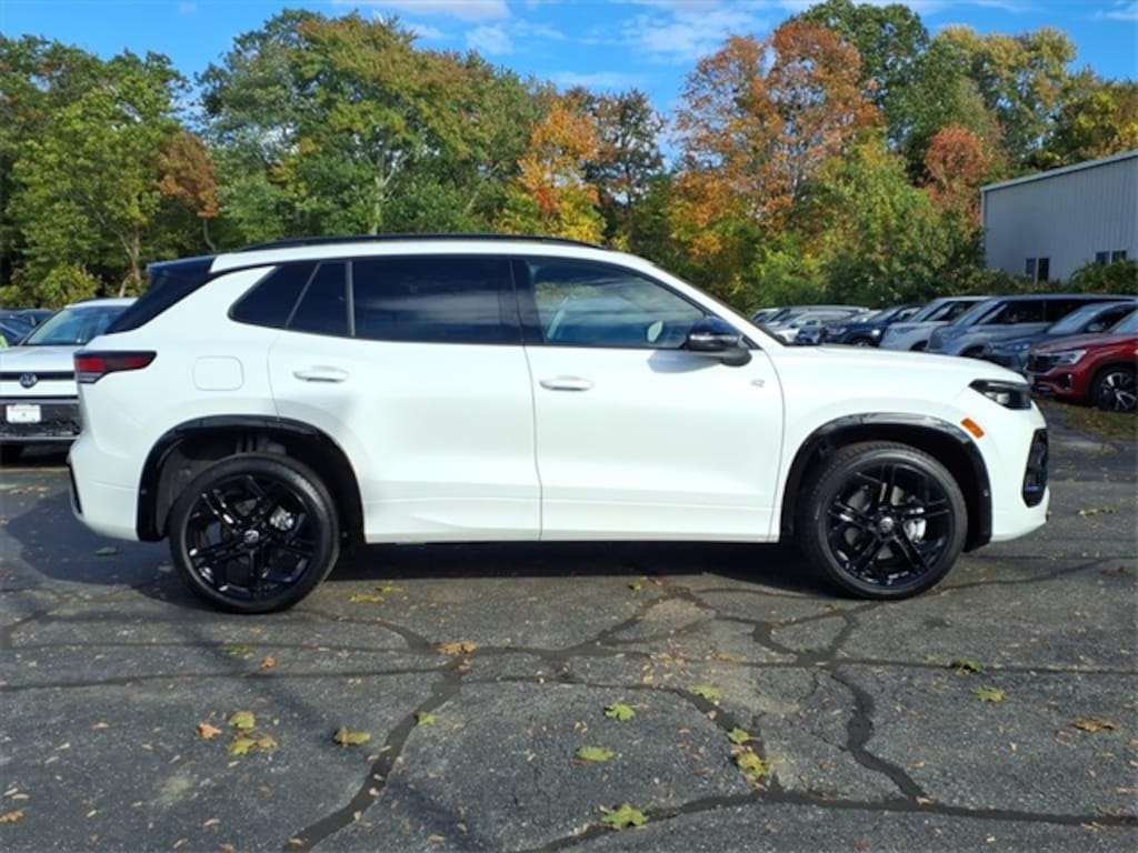 New 2025 Volkswagen Tiguan 2.0T SE R-Line Black SUV