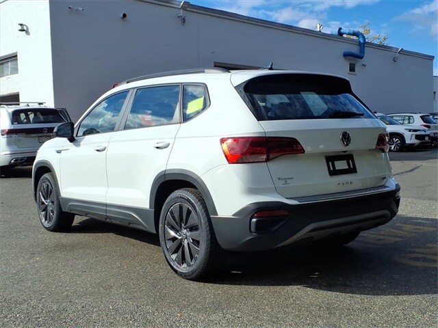 2022 Volkswagen Taos S photo 2