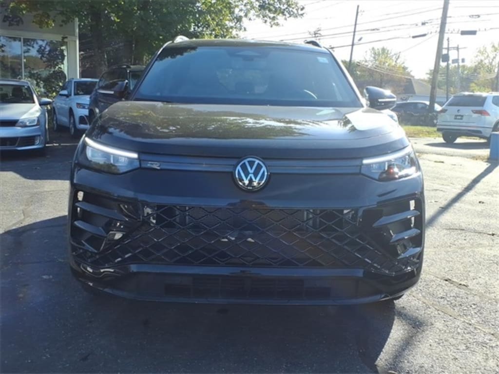 New 2025 Volkswagen Tiguan 2.0T SE R-Line Black SUV