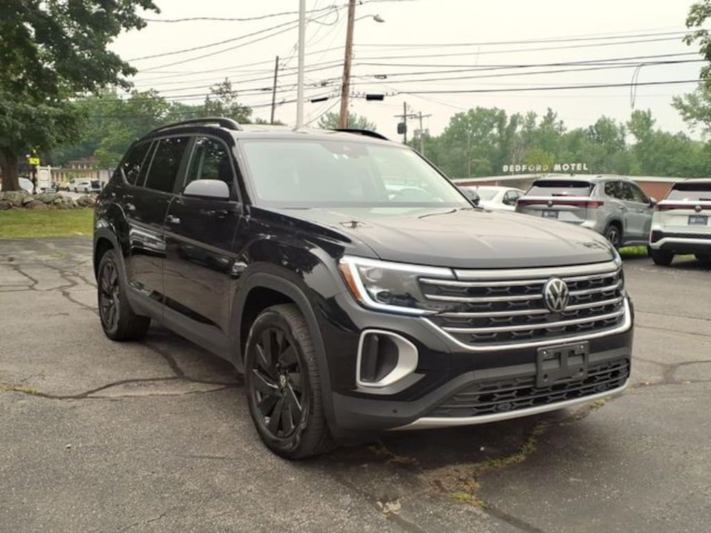 Used 2025 Volkswagen Atlas 2.0T SE w/Technology SUV