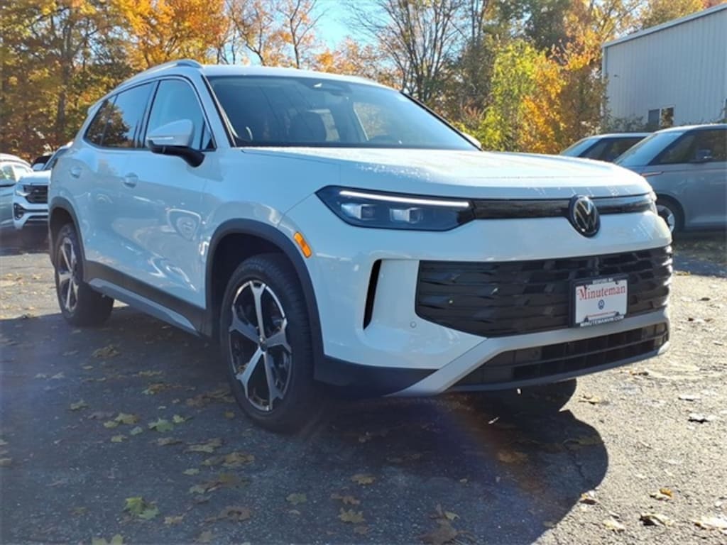 New 2025 Volkswagen Tiguan 2.0T SE SUV