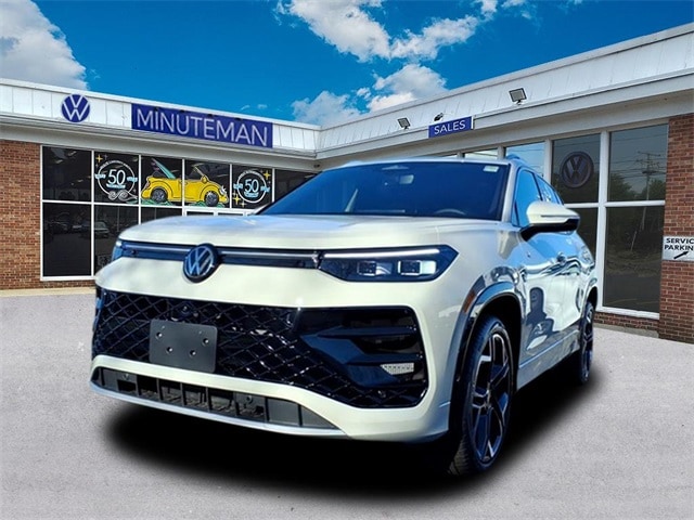 2026 Volkswagen Tiguan SEL R-LINE TURBO's photo