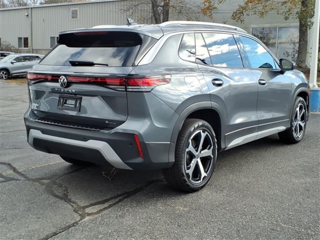 New 2025 Volkswagen Tiguan 2.0T SE SUV