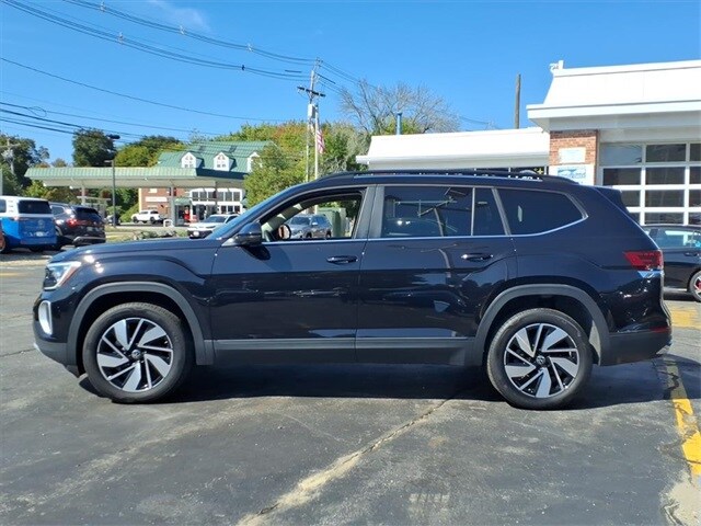 2024 Volkswagen Atlas SE Technology photo 2