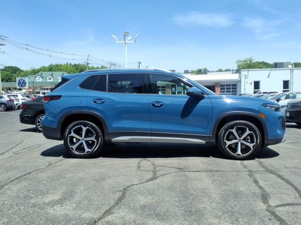 New 2026 Volkswagen Tiguan 2.0T SE SUV
