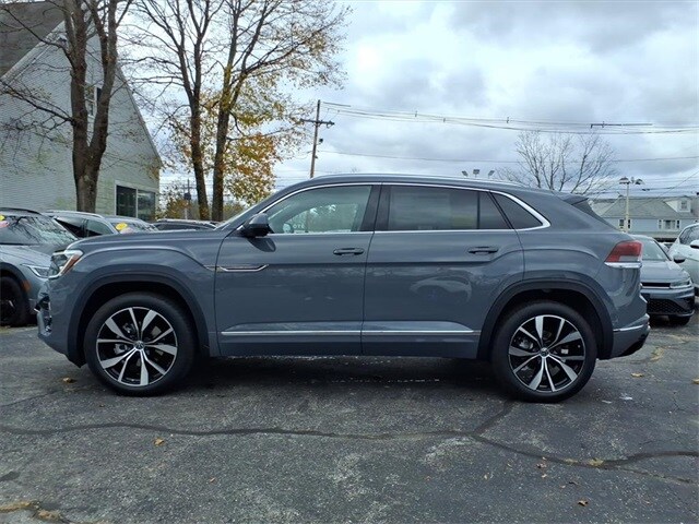 2026 Volkswagen Atlas Cross Sport SEL Premium R-Line photo 2