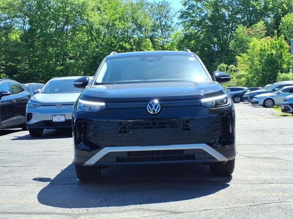 New 2026 Volkswagen Tiguan 2.0T SE SUV