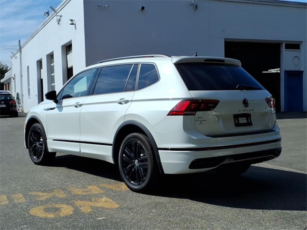 Certified 2022 Volkswagen Tiguan 2.0T SE R-Line Black SUV