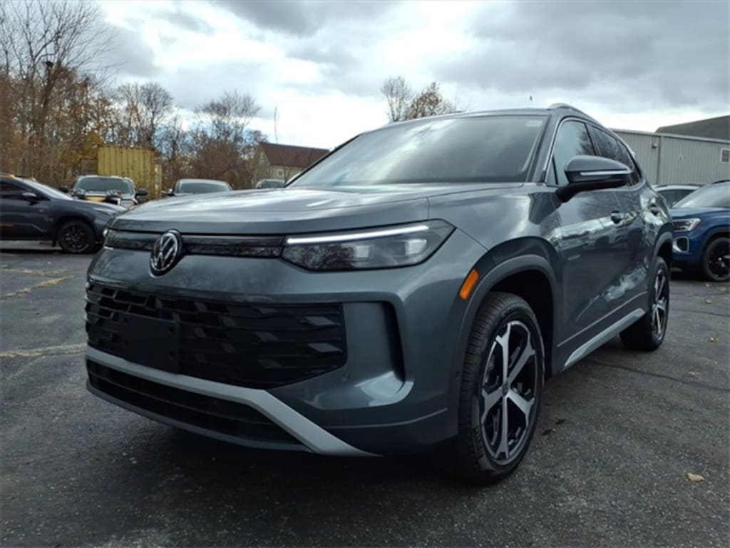 New 2026 Volkswagen Tiguan 2.0T SE SUV