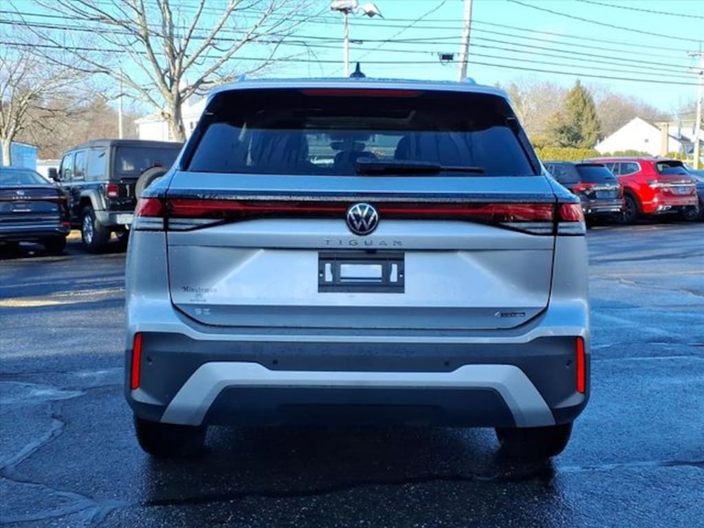 New 2026 Volkswagen Tiguan 2.0T SE SUV