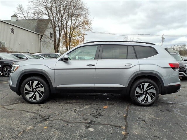 2026 Volkswagen Atlas SE Technology photo 2