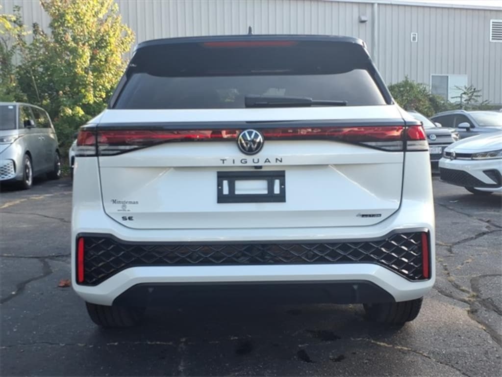 New 2025 Volkswagen Tiguan 2.0T SE R-Line Black SUV