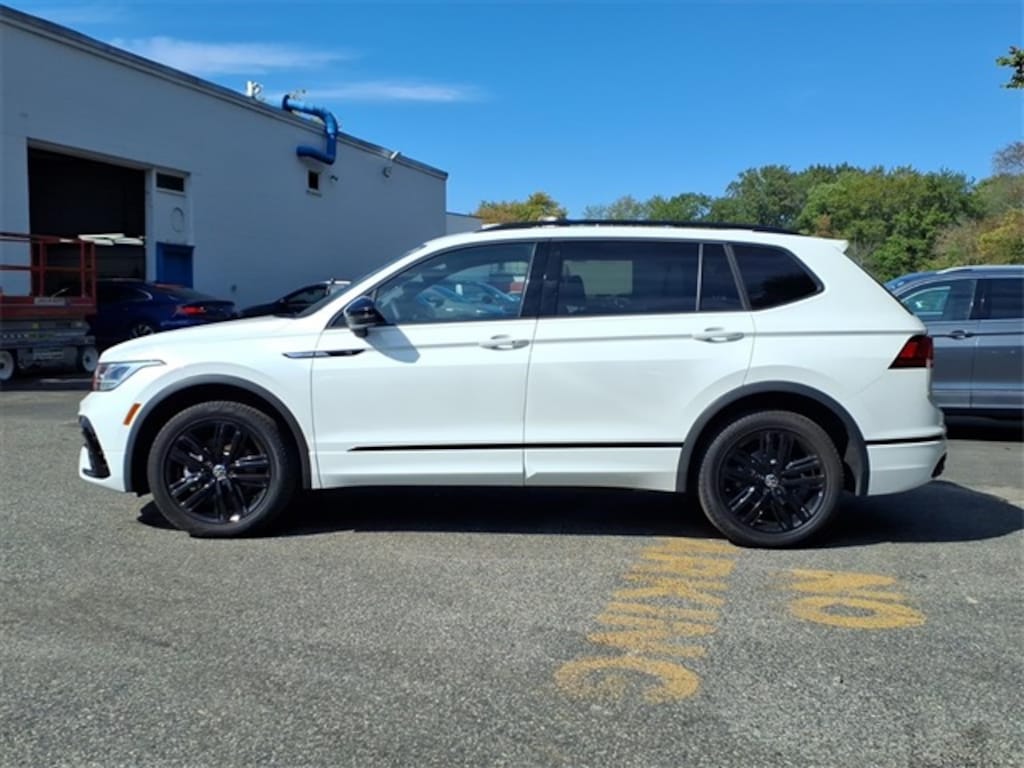 Certified 2022 Volkswagen Tiguan 2.0T SE R-Line Black SUV