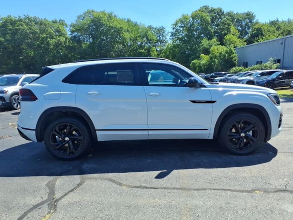New 2026 Volkswagen Atlas Cross Sport 2.0T SEL R-Line Black SUV