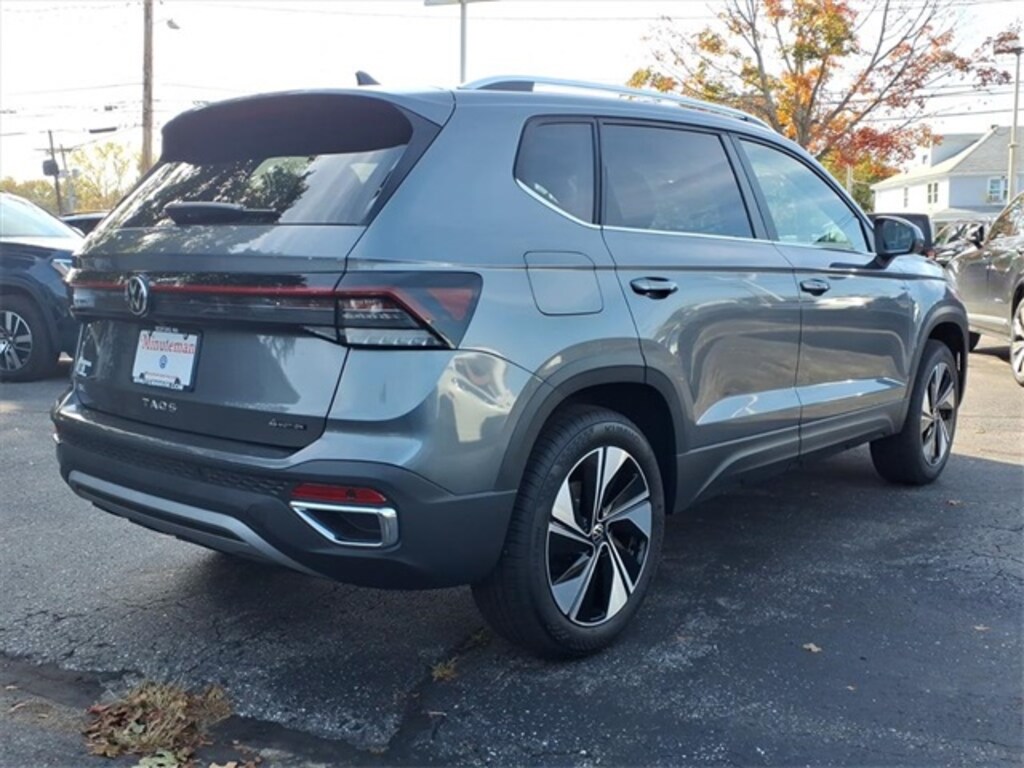 New 2025 Volkswagen Taos 1.5T SE SUV
