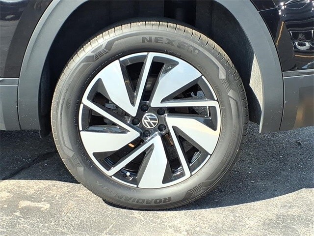 2024 Volkswagen Atlas SE Technology photo 3