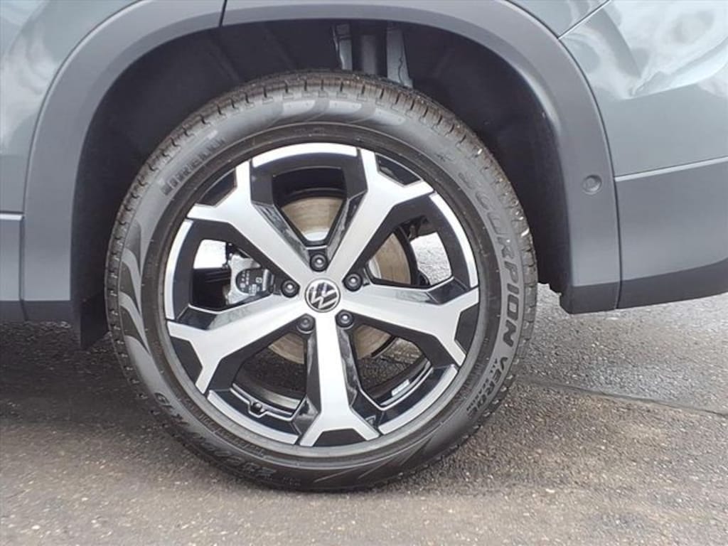 New 2026 Volkswagen Tiguan 2.0T SE SUV
