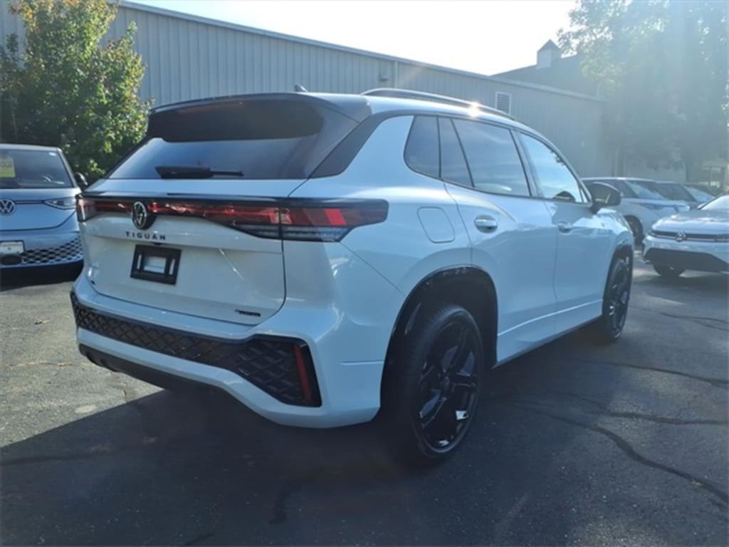 New 2025 Volkswagen Tiguan 2.0T SE R-Line Black SUV