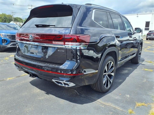 2026 Volkswagen Atlas SEL Premium R-Line photo 3