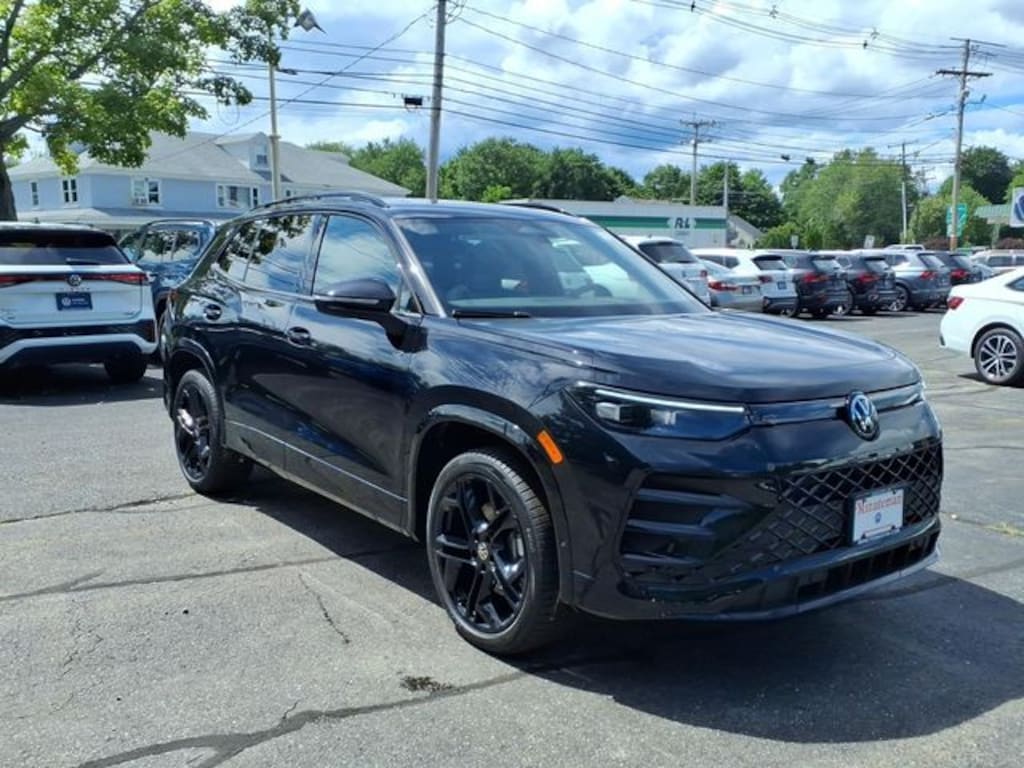 New 2026 Volkswagen Tiguan 2.0T SE R-Line Black SUV