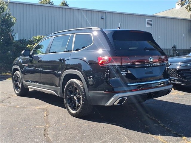2026 Volkswagen Atlas Peak Edition SE photo 3