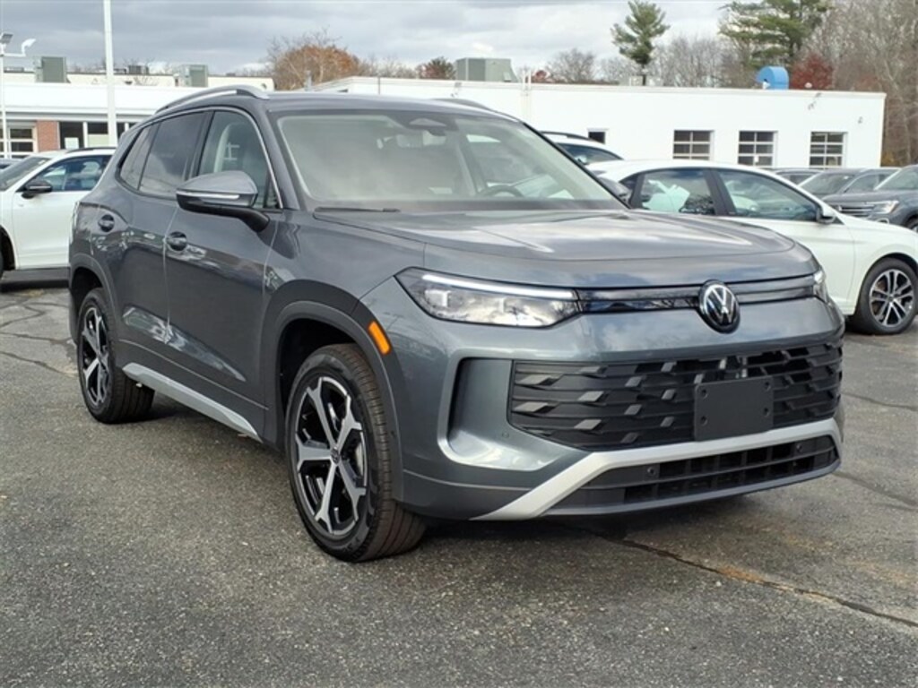 New 2025 Volkswagen Tiguan 2.0T SE SUV