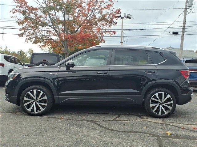 2022 Volkswagen Taos SE photo 2
