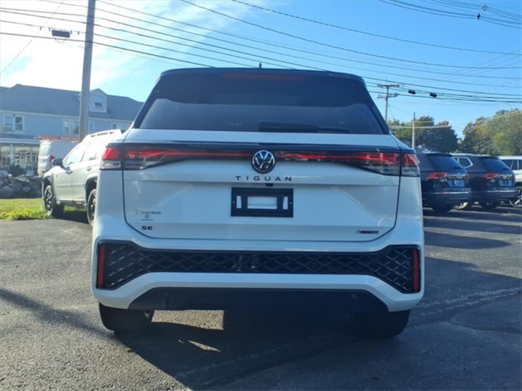 New 2025 Volkswagen Tiguan 2.0T SE R-Line Black SUV