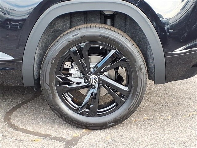 2026 Volkswagen Atlas Cross Sport SEL R-Line photo 3