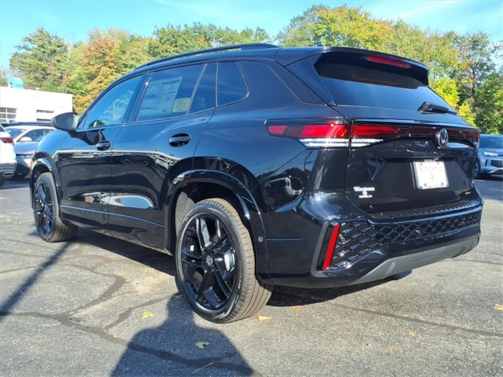 New 2025 Volkswagen Tiguan 2.0T SE R-Line Black SUV