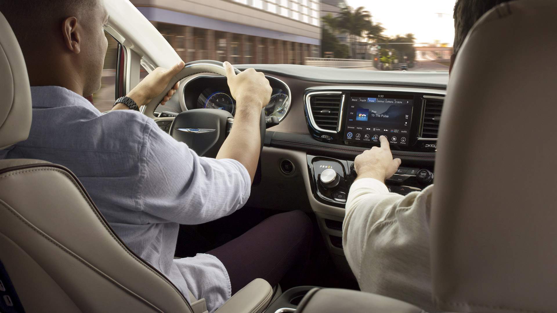 2017 Chrysler Pacifica Interior.jpg 2017