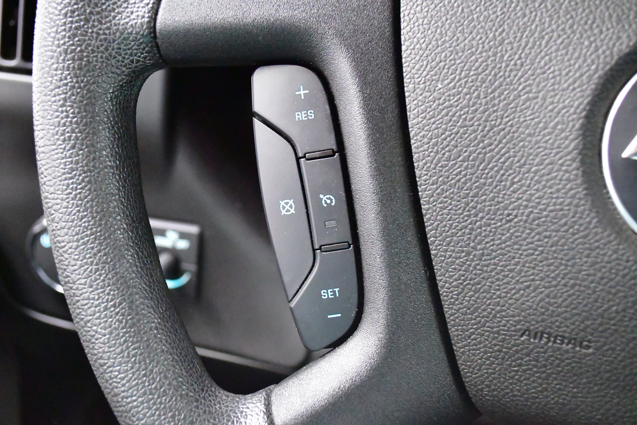 2024 Chevrolet Express Passenger LT - Photo 25