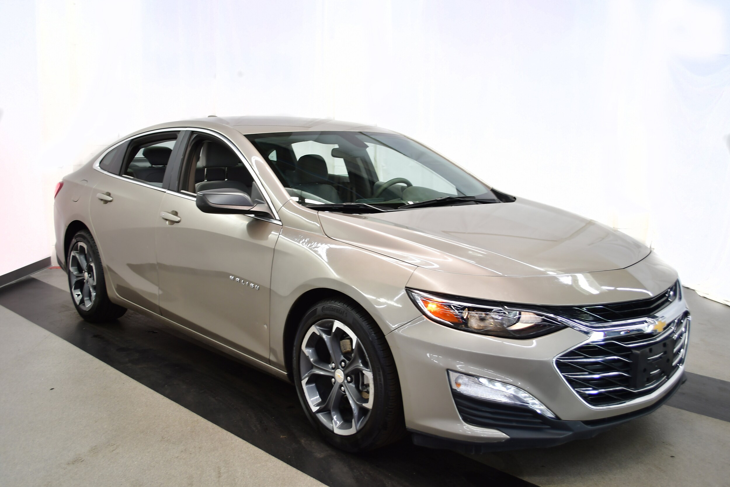 2022 Chevrolet Malibu 1LT photo 2